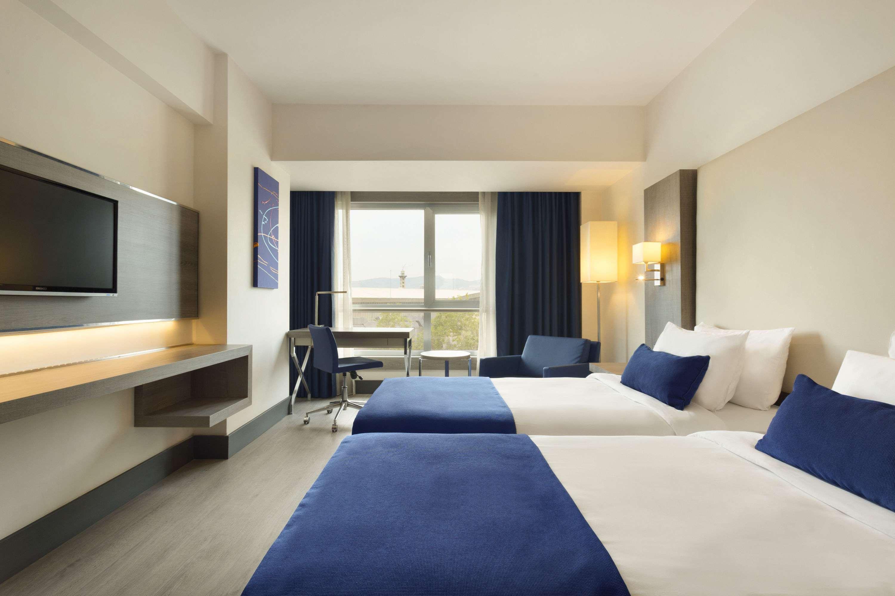 Ramada Plaza By Wyndham Izmir Hotel Exterior photo